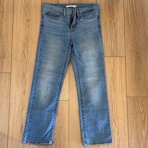 Levi jeans size 27